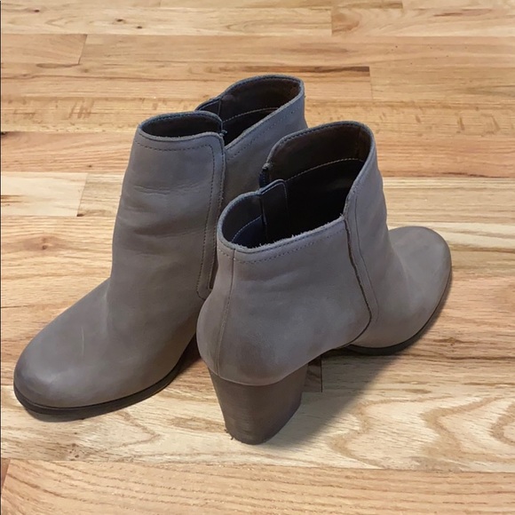 Aldo Emely Ankle Boot. Like New - Picture 2 of 6